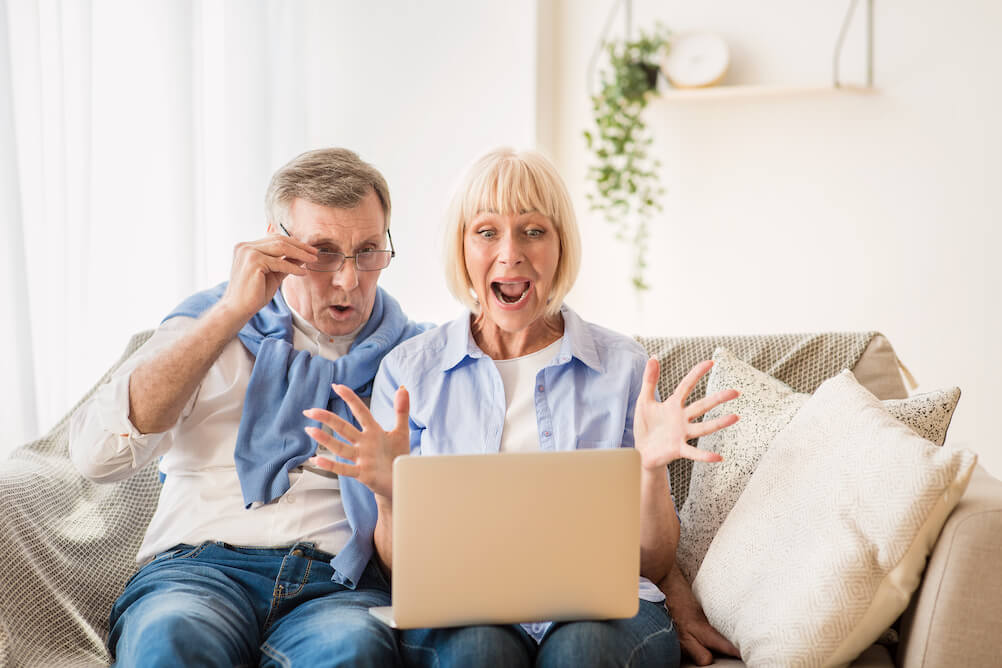 surprised-elder-couple-winning-bet-on-laptop