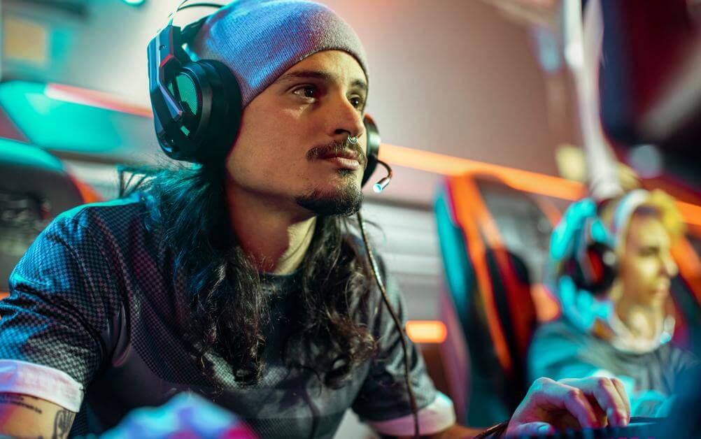 Betting On E-Sports An image of a e-sports player in action